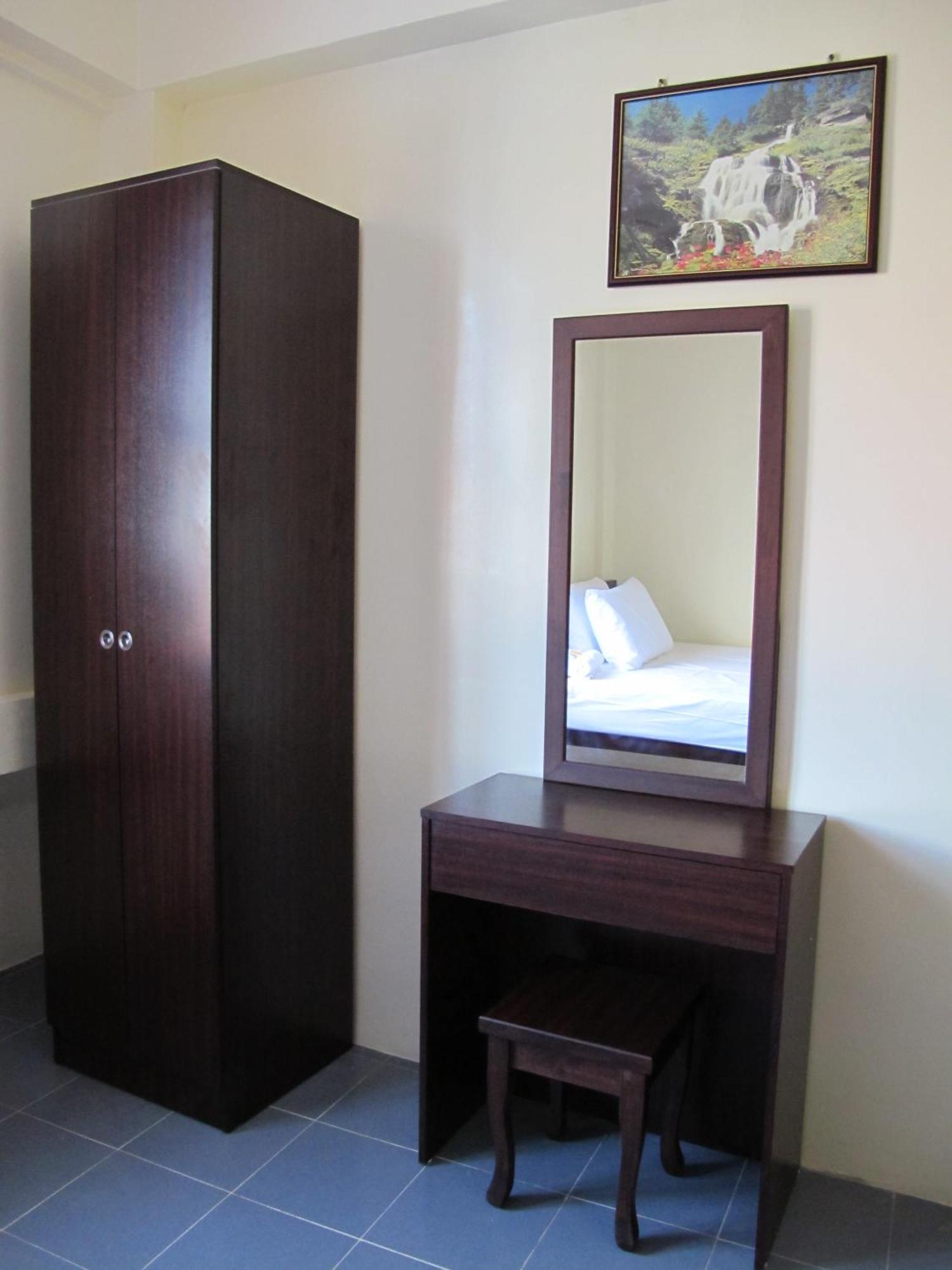 Broadway Budget Hotel George Town Room photo