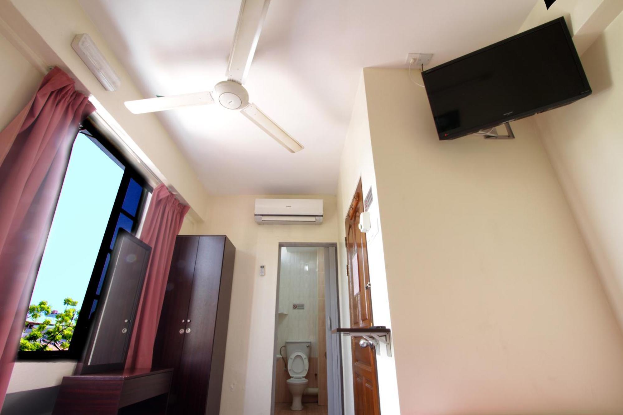 Broadway Budget Hotel George Town Room photo