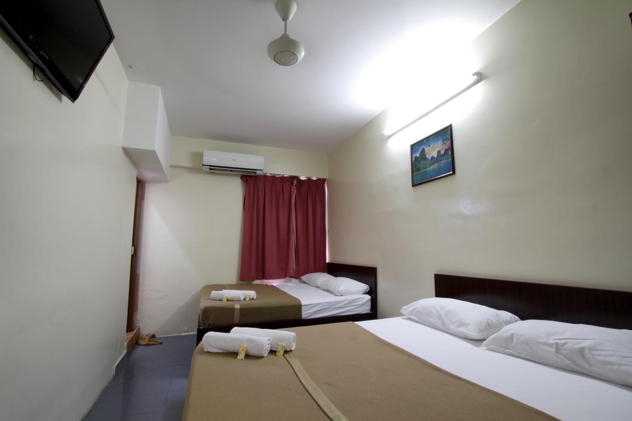 Broadway Budget Hotel George Town Room photo
